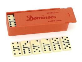 Domino w plastikowym pudełku