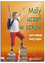 Mały uczeń w szkole 